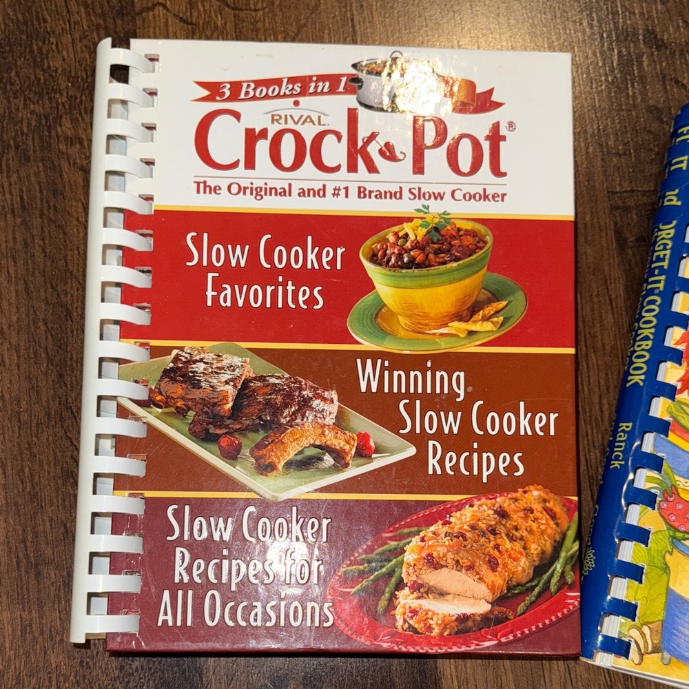 Crock-Pot and Fix-It Slow Cooker Cookbooks bundle of 2 - Picture 2 of 3